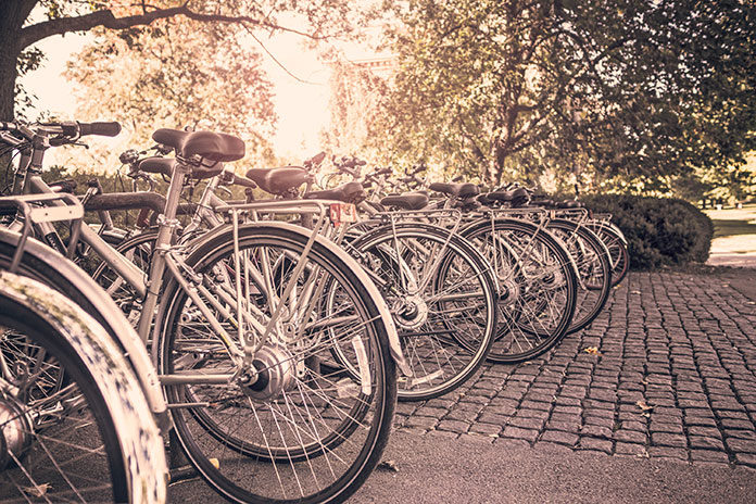 Kiedy i po co warto zainwestować w stojaki na rowery?