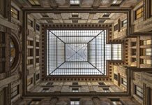 Dlaczego dach z poliwęglanu strzela?