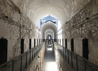 Jaka jest kara za wylewanie szamba na własną posesję?