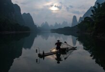 Czy czujka PIR działa przez szybę?